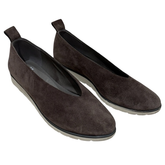 Eileen Fisher Shoes - Eileen Fisher Humor Graphite Suede Slip on Flats Wedges Sz 9 Neutral Staple
